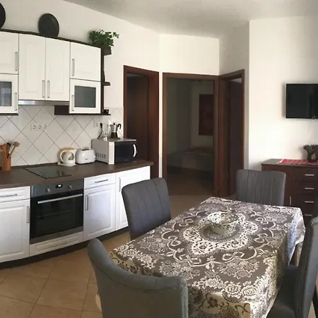 Vadrozsa Vendeghaz شيوفوك