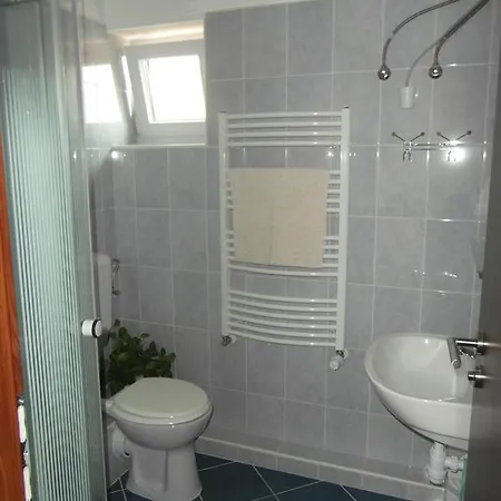 Vadrozsa Vendeghaz شيوفوك